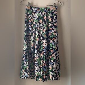 H&M black green floral Women a line
skirt maxi skirt size 2